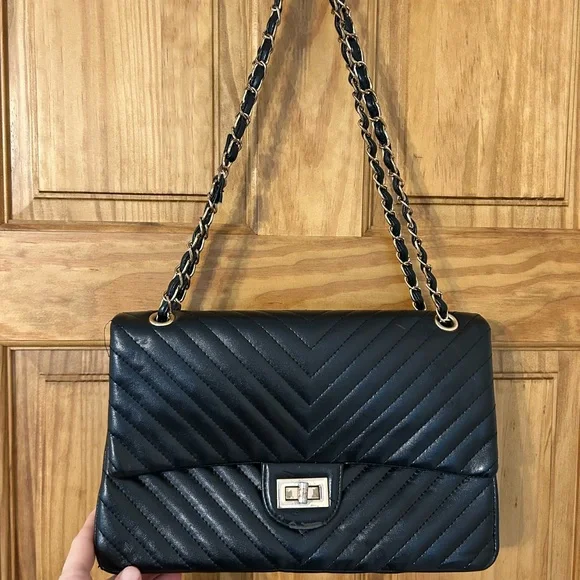 Trendy Boutique Black Quilted Shoulder Bag - Picture 5 of 6